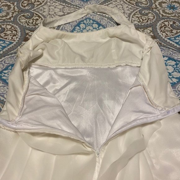 Ivory Wedding Dress - Size 6 - Picture 8 of 13